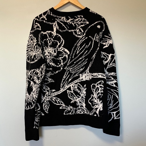 3.Paradis Floral Black and White 100% Wool Sweater Schitt’s Creek - Picture 7 of 7
